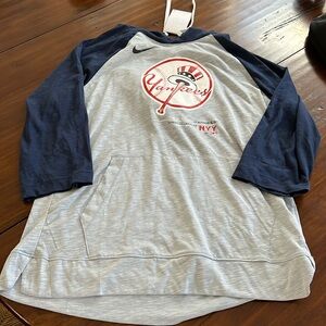 NWT - New York Yankees Nike Hoodie - 3/4 sleeve